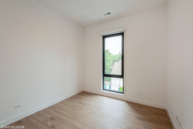 Building Photo - 4806 N Magnolia Ave