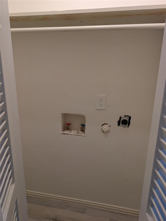 Building Photo - 1210 Windsor Rd