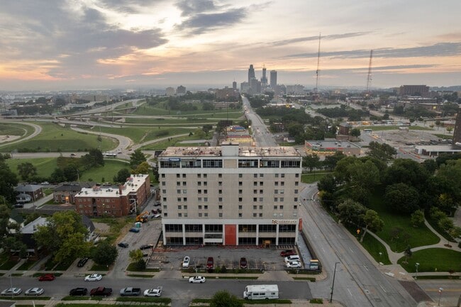 Building Photo - Breathtaking downtown East-facing, penthouse condo - FURNISHED!