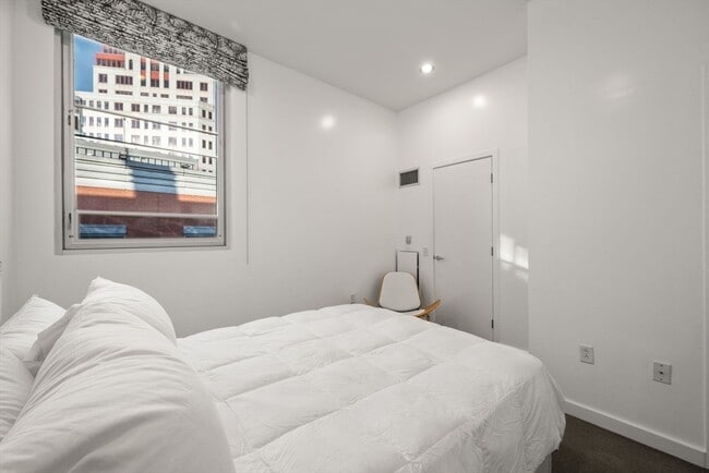 Building Photo - 88 Kingston St