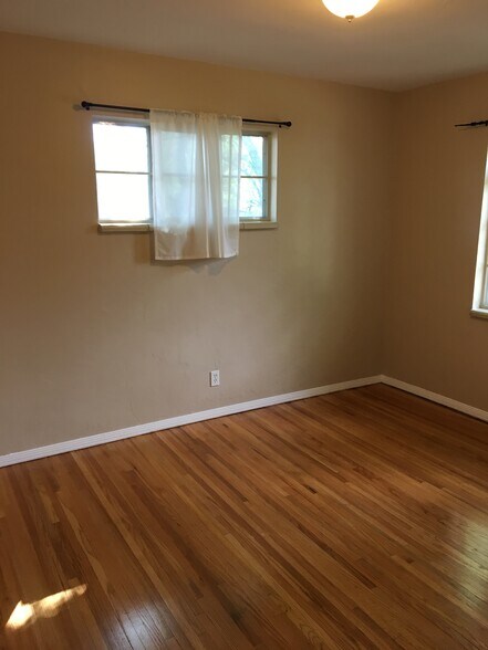 Building Photo - 305 Crestone Ave