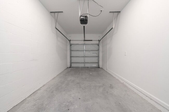 Building Photo - 3330 Laurent Lp