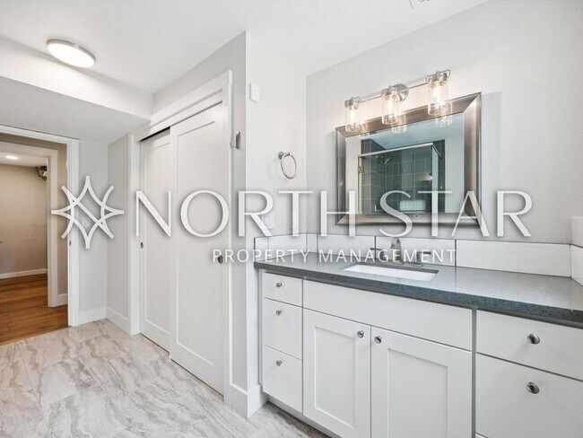 Building Photo - 860 S Skyland Dr
