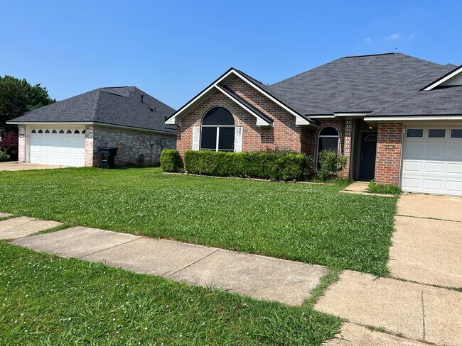 Building Photo - Close to Barksdale Air Force Base... You d...