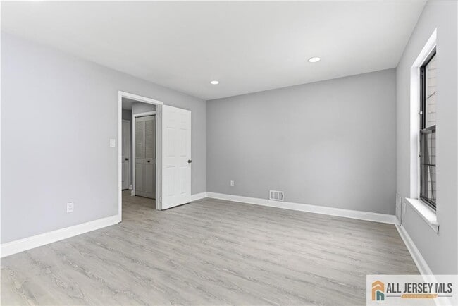 Building Photo - 809 Woodbridge Commons Way