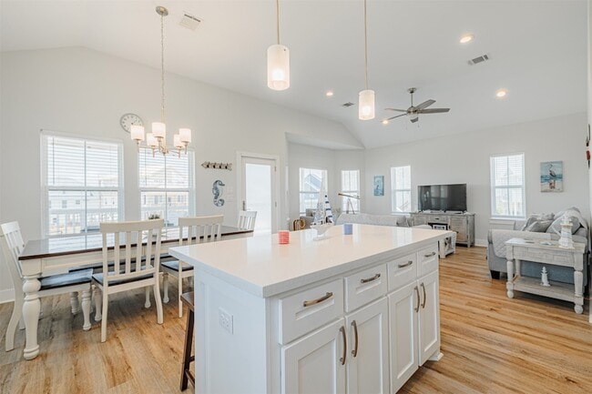 Building Photo - 25011 San Simeon Ct