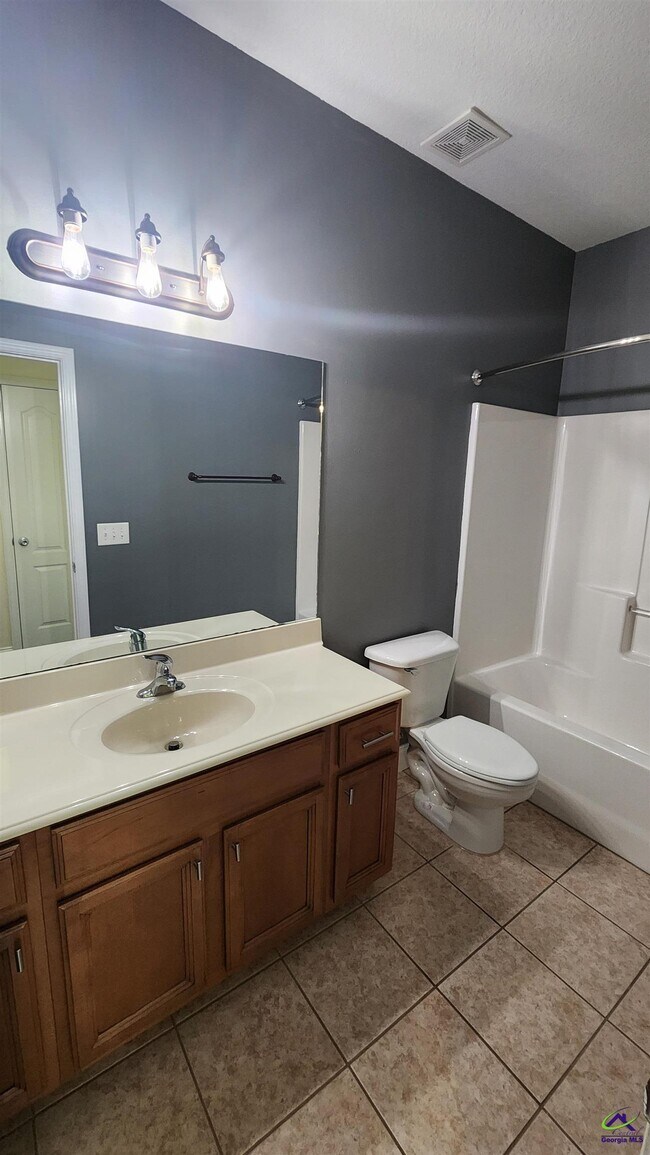 Building Photo - 502 Woods Edge Way