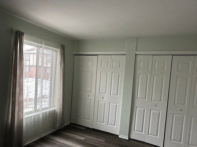 Building Photo - 6169 Knoll Wood Rd