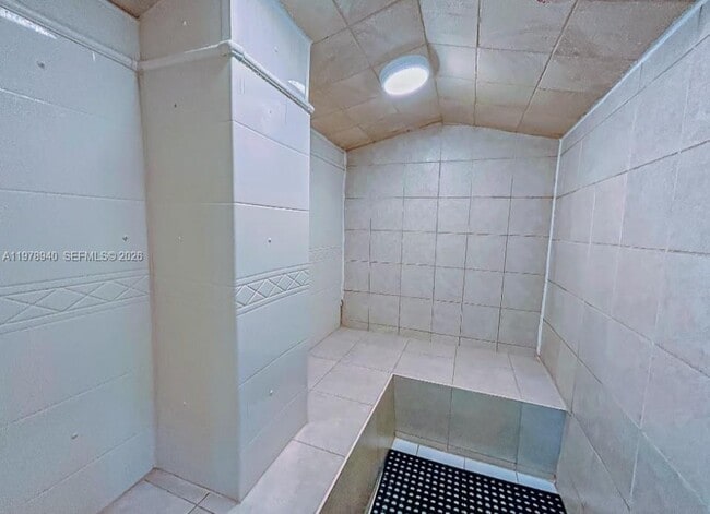 Building Photo - 2030 S Ocean Dr