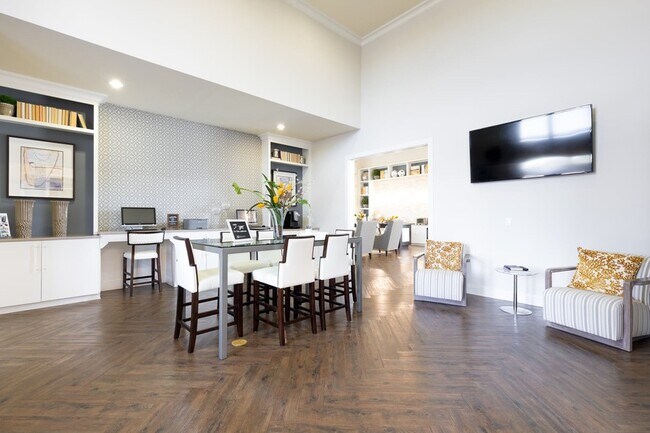 Building Photo - 22631 Colonial Pkwy