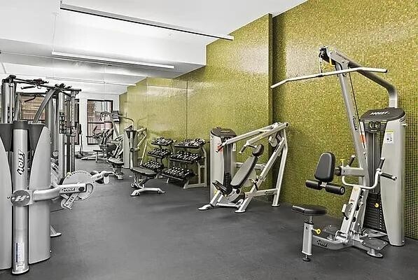 Building Photo - 56 Pine St