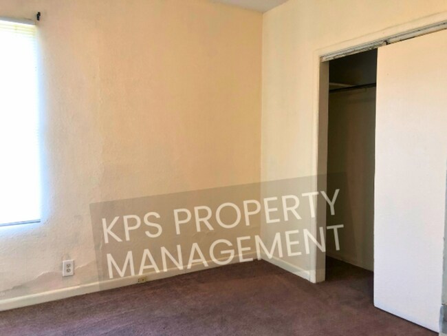 Building Photo - 665 S Kansas St