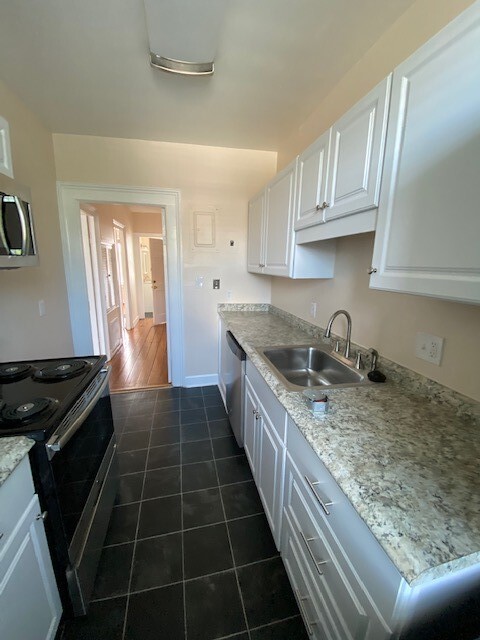 Kitchen - 32 E Taylor St