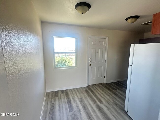 Building Photo - 5208 Blue Ridge Dr
