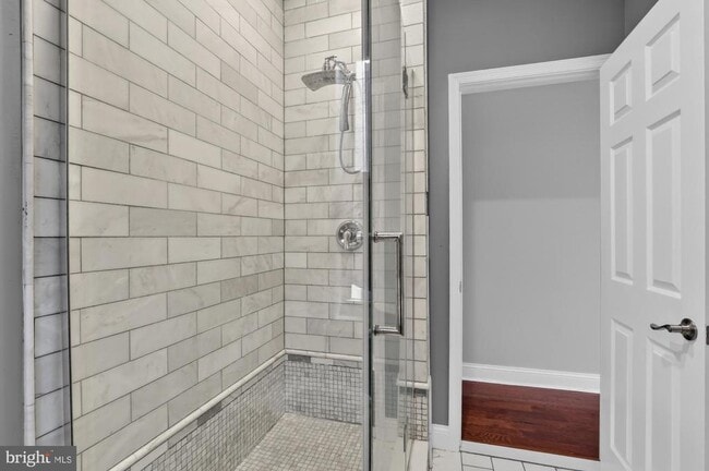 Building Photo - 2319 E Somerset St