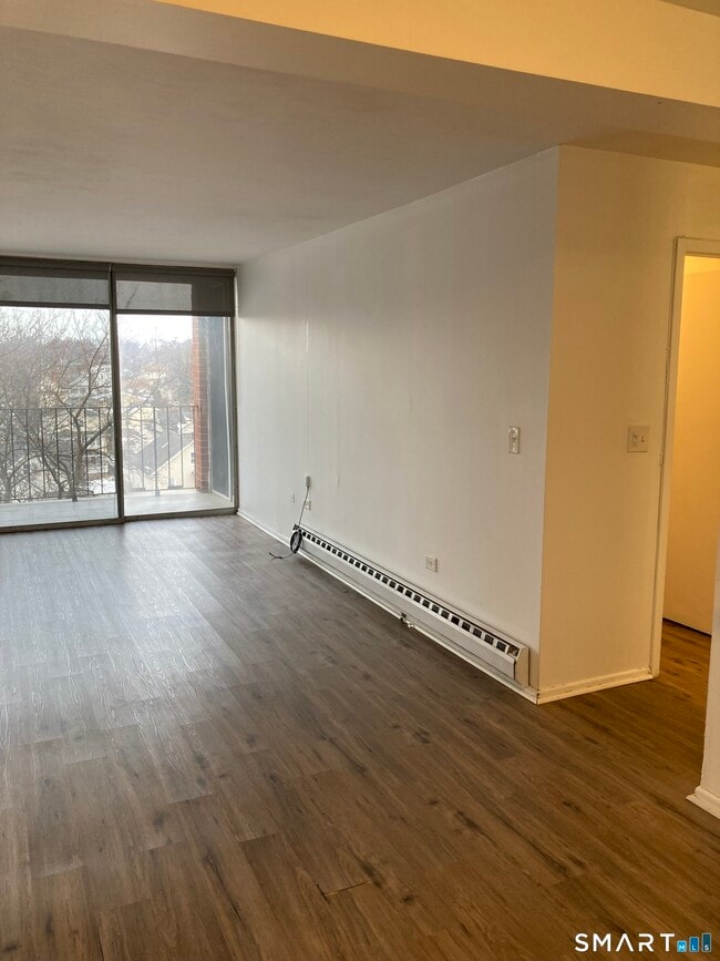 Building Photo - 87 Glenbrook Rd