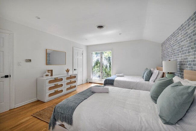 Building Photo - 2A Cherry Ln