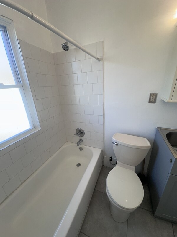 Building Photo - 3412 E 147th St