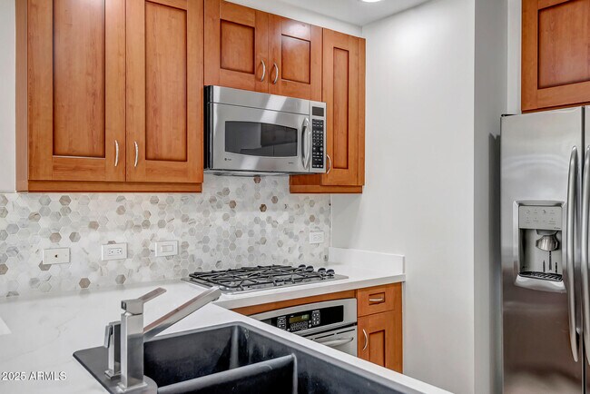 Building Photo - 7141 E Rancho Vista Dr