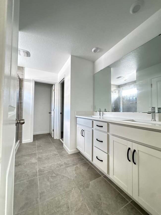 Building Photo - Spacios 4 Bedroom Home for Rent in Orlando - Available NOW!