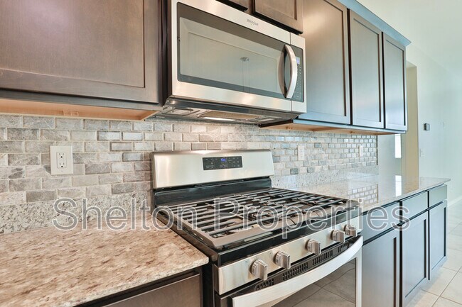 Building Photo - 18787 W Yucatan Dr