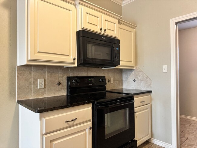 Building Photo - 516 S Baxter Ave