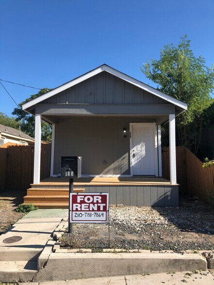 Primary Photo - 125 Forrest Ave