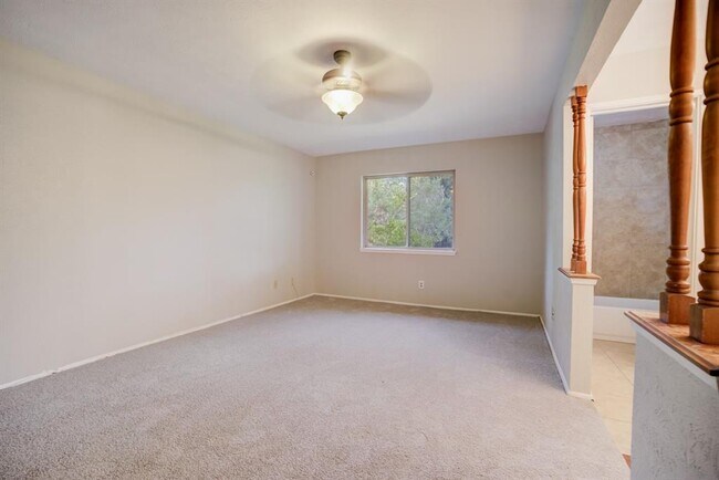 Building Photo - 2822 Canary Ln