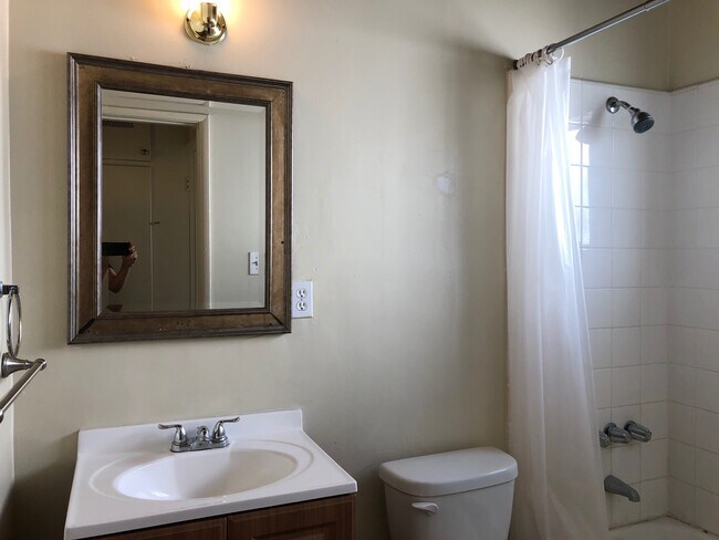 Building Photo - 6727 Pickering Ave