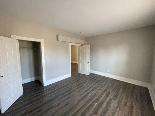 Building Photo - Downtown Sparta Two Bedroom Upper Unit
