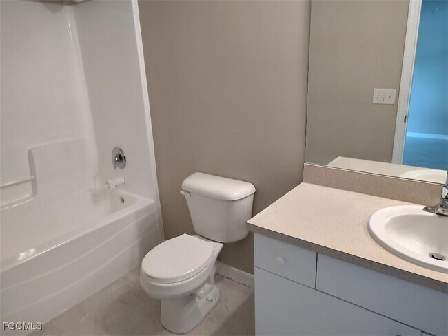 Building Photo - 1719 SW 2nd Pl