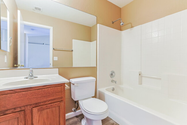 Building Photo - 527 N Bailey Cir