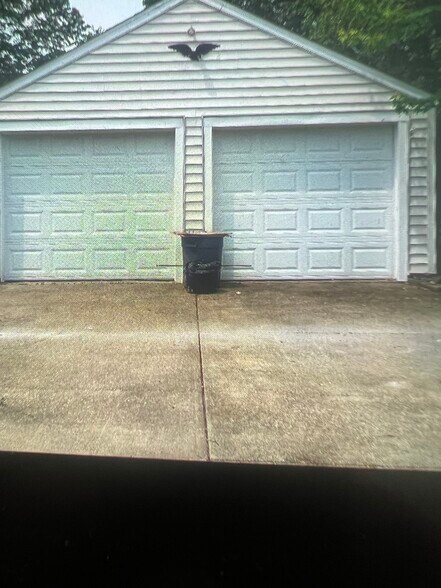2 car garage - 444 Forest Hill Dr