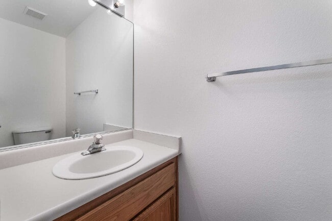 Building Photo - Move in now to this beautiful 2 story 3 bed 2.5 bath townhome near the Lakes area!