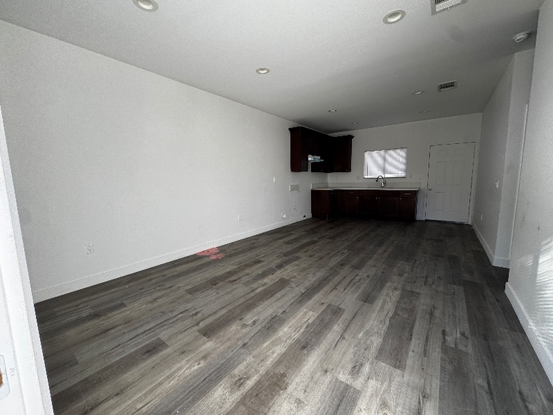 Building Photo - 1122 Magnolia Ave W