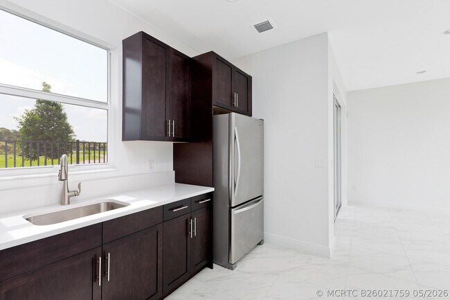 Building Photo - 6979 Pines Cir