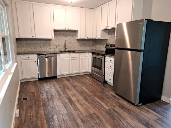 Building Photo - 6123 Cougar Dr
