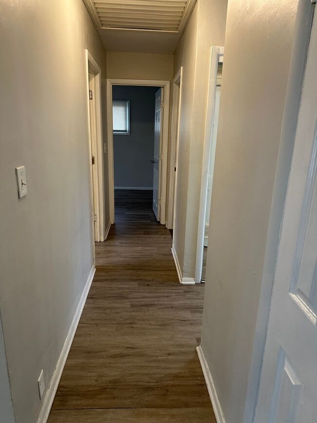 Building Photo - 4 Bed 1 Bath