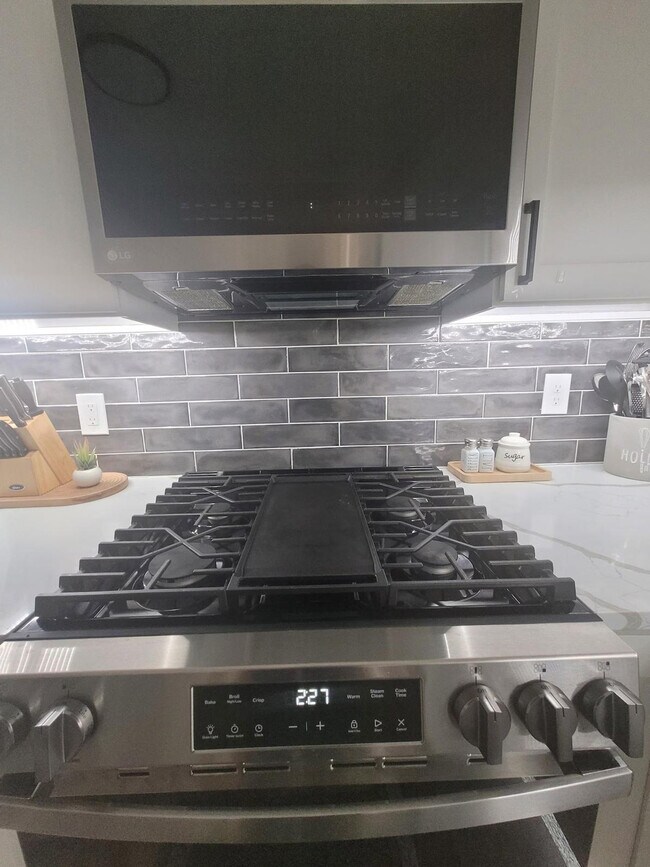 Building Photo - 23 Handy St