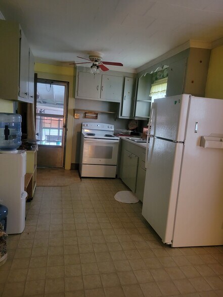 Building Photo - 206 N McCaskey Rd