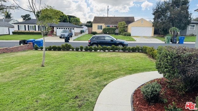 Building Photo - 6633 W 87th Pl