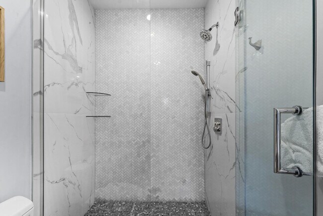 Building Photo - 1011 Bennington St