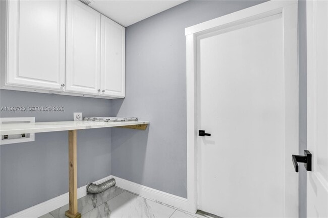 Building Photo - 702 NW Orchid St