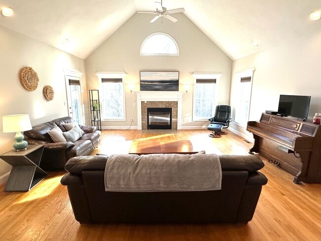 Building Photo - 17 Worthley Rd