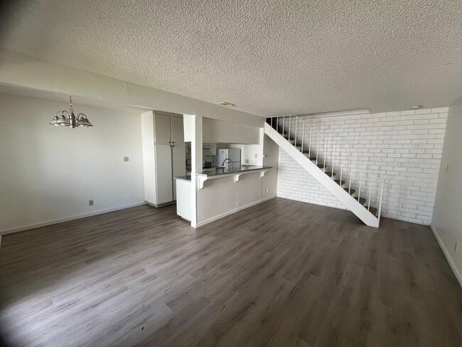 Building Photo - 1703 Donner Ave