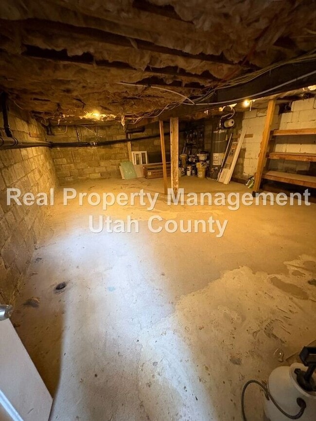 Building Photo - 9580 N Cyn Rd