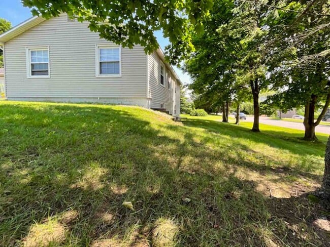 Building Photo - Spacious 3-Bedroom Apartment Near UVM with Private Entrance & Parking