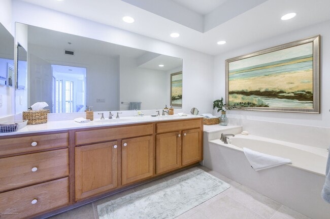 Building Photo - EXECUTIVE VACATION RENTAL