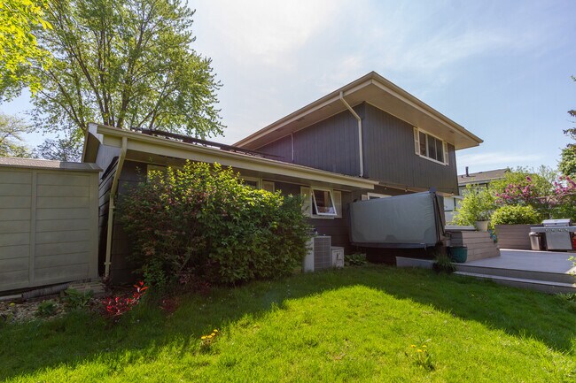 Building Photo - 1126 Tiverton Ct