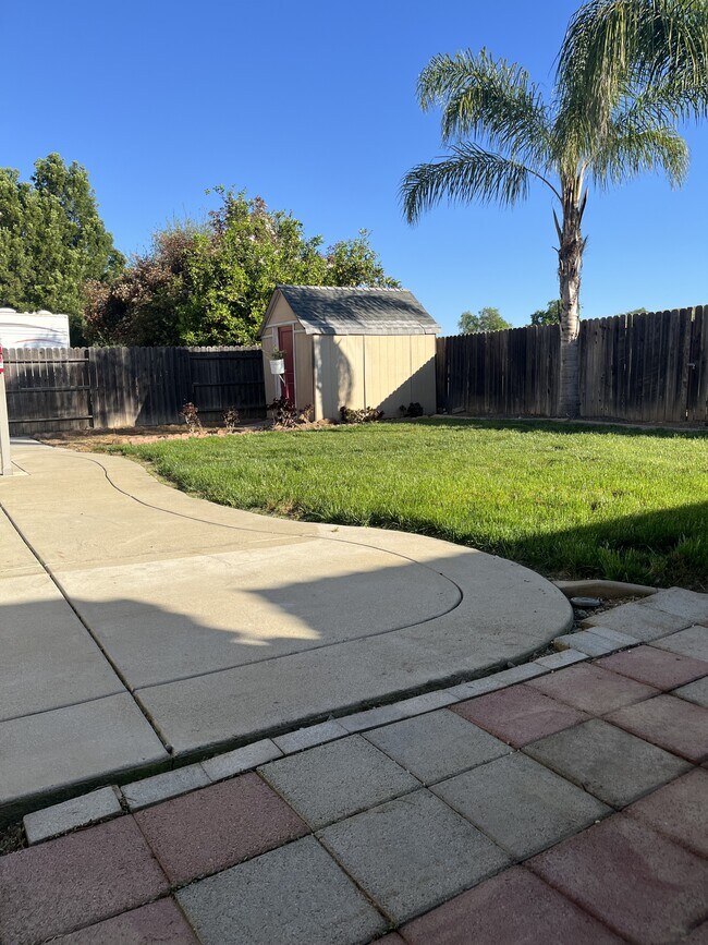 Building Photo - 2177 Stonewater Dr